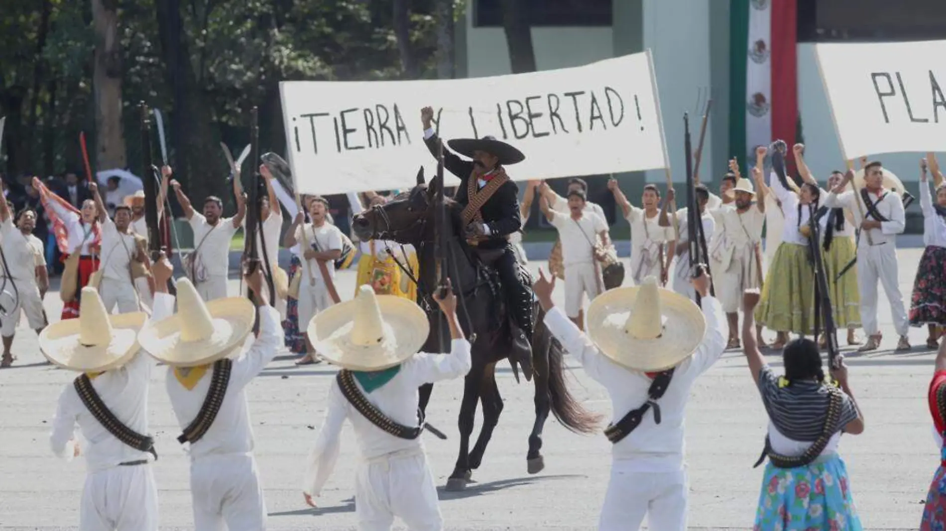 portada-ensayo-desfile-revolucion-mexicana alejandro aguilar (7)